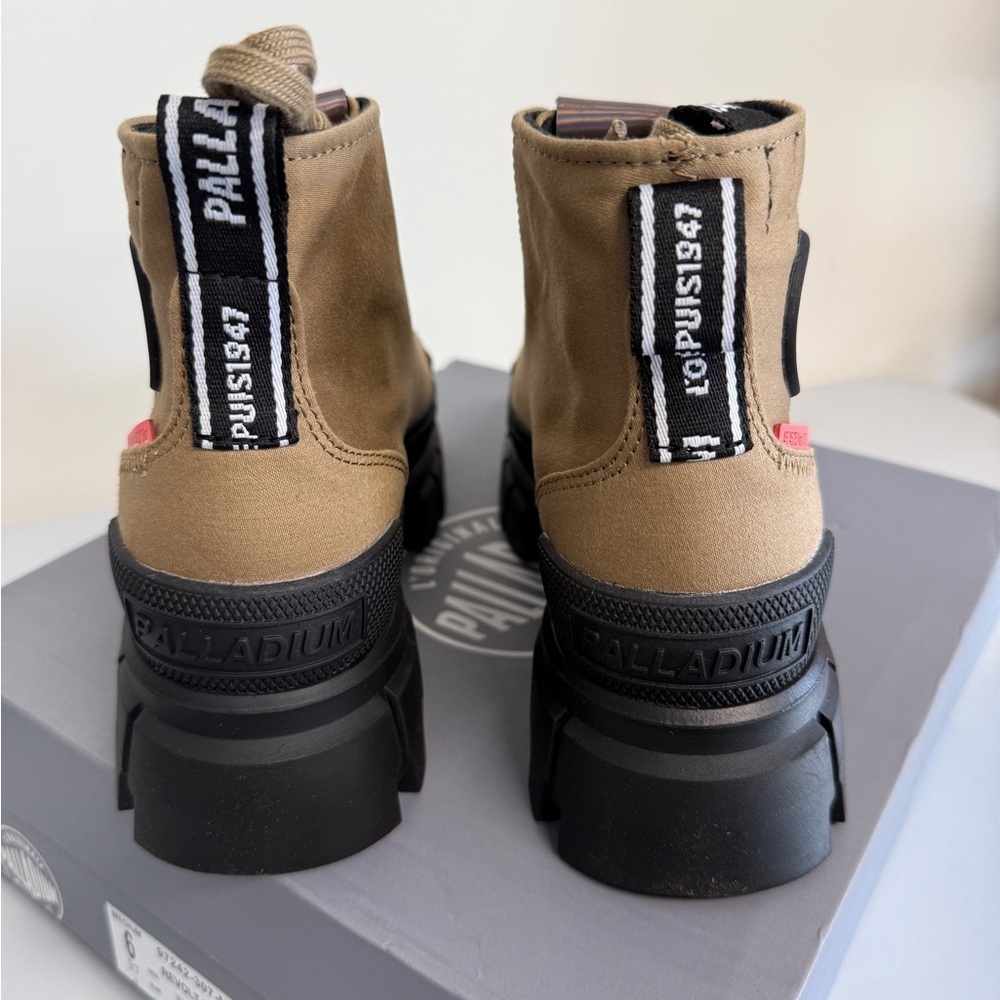 Womens Palladium Revolt Hi TX Platform Boot / olive  / 97242-116-M / Size 6 - Picture 3 of 7
